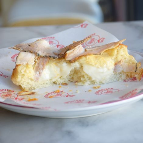 Panecito de queso camembert