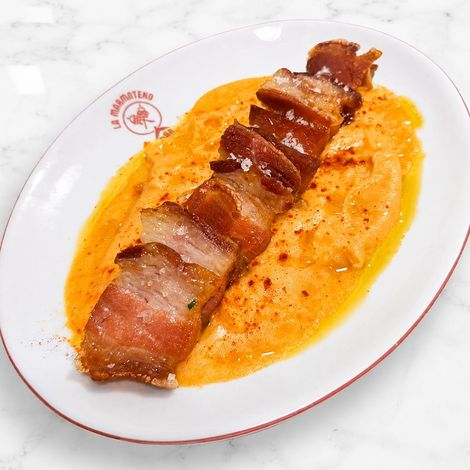 Torreznos con patatas revolconas