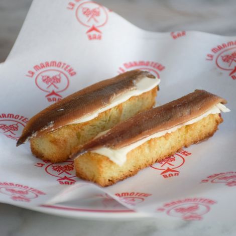 Tosta de anchoa con mantequilla