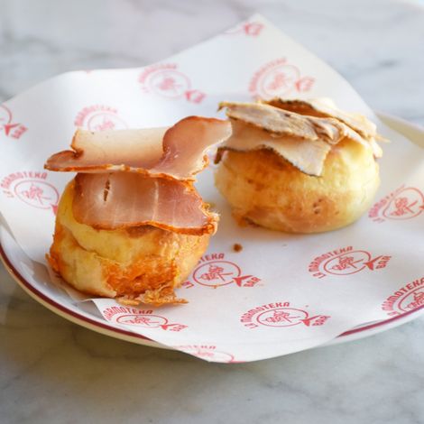 Panecito de queso camembert